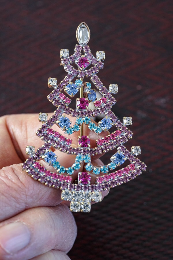 チェコガラス　クリスマスツリーブローチ チェコガラスのツリーのブローチH7.2cm ga-1030の通販｜こよなく