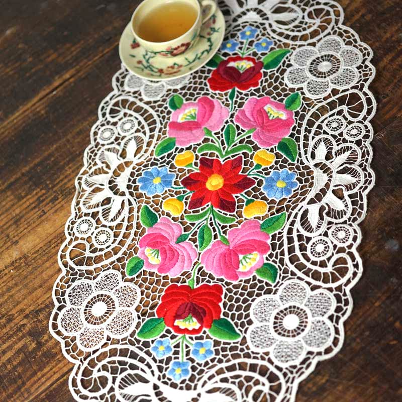 ハンガリーカロチャ刺繍のリシュリューオーバルのマット52×30cm