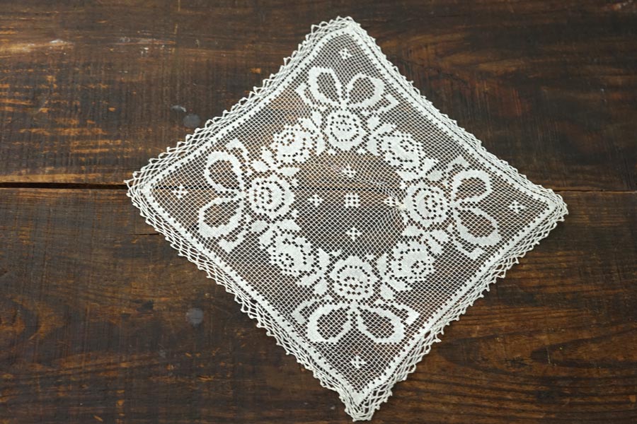ドイリー1191❤️アンティーク調 薔薇 クチナシの花メドレー✨大判60×48㎝ バラ苗 図鑑 レディ オブ メギンチ Lady of Megginch 国産