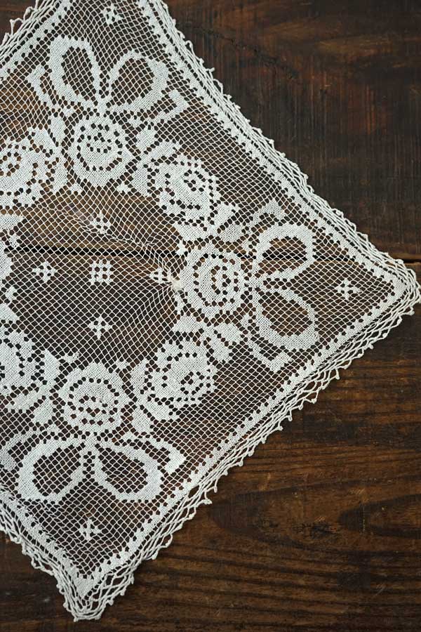 アンティーク 目の細かな◻◽フィレレース レクタングル トレイクロス ローズ紋β アンティーク 目の細かな◻◽フィレレース レクタングル トレイ