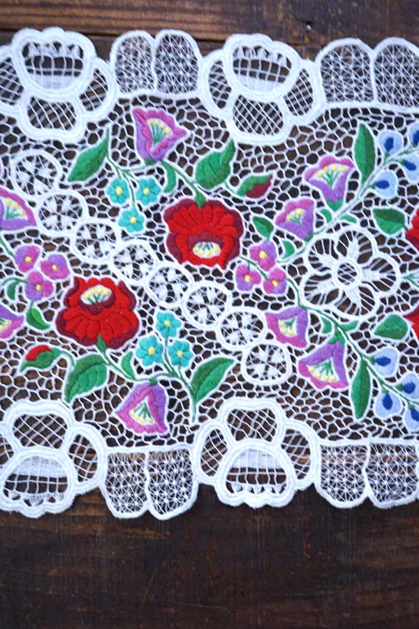 ハンガリー蚤の市購入ヴィンテージカロチャ刺繍カーテン2枚 ハンガリー蚤の市購入ヴィンテージカロチャ刺繍カーテン2枚