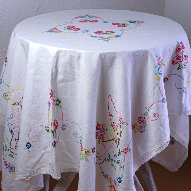【未使用】ハンガリー刺繍　テーブルクロスセット ハンガリー刺繍のテーブルクロス | Fussel