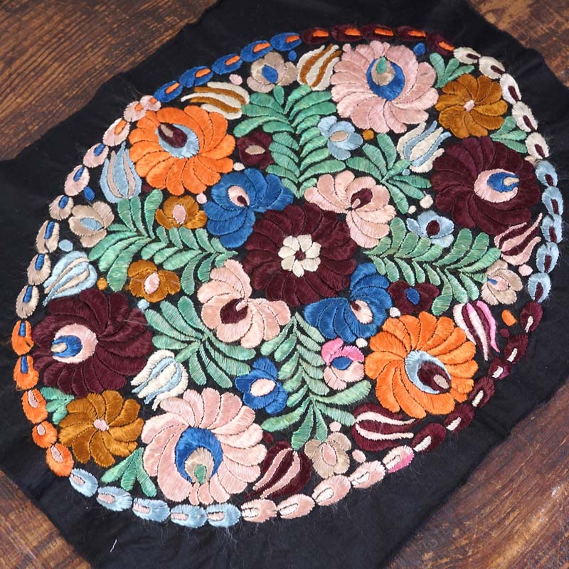 ハンガリーマチョー刺繡のクロス53×43cm ge-1078の通販