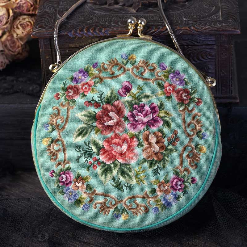 プティポワンのバッグ グリーンに薔薇のブーケのラウンド型のプチポワンバッグ14×14.5×2cm gb