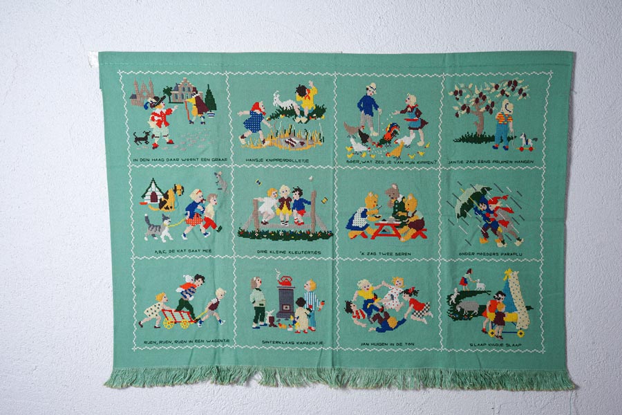 オランダ ヴィンテージ 子供の情景のクロスステッチ タペストリー 84