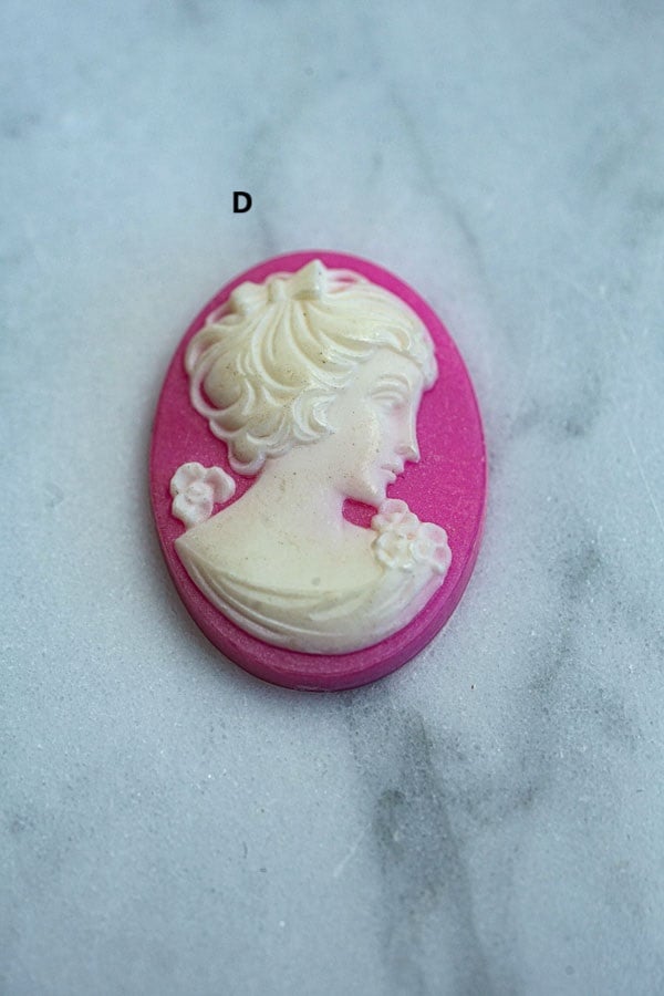 アクセサリー作りに最適 樹脂製カメオのアクセサリーパーツ3×2cm