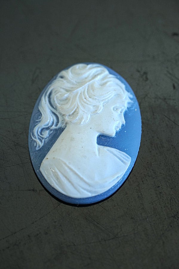 アクセサリー作りに最適 樹脂製カメオのアクセサリーパーツ4×3cm