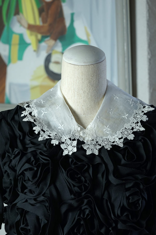 アンティークフランス 9片の花弁 アイレット＆薔薇盛上げ刺繍 クロシェ編み付け襟 英国アンティーク、アイリッシュクロッシェレース、小さなレース
