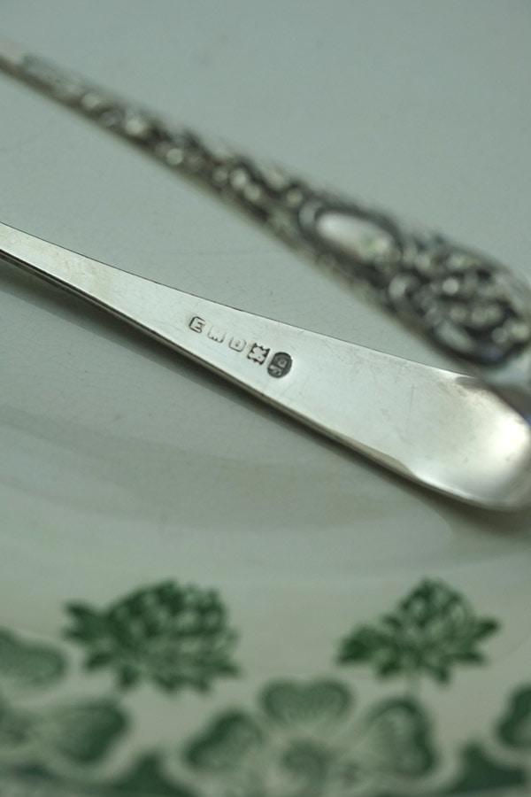 イギリスアンティークシルバープレートハンドのシュガートングH11.2cm