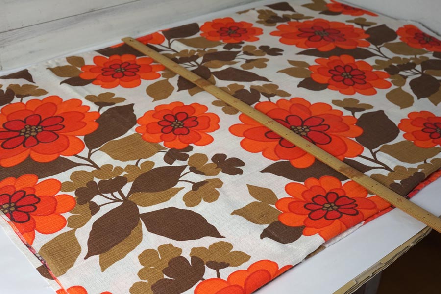 ヨーロッパ　アンティーク　押し花 イギリスのマルチカラーのお花が美しいルーサイトブローチ1940