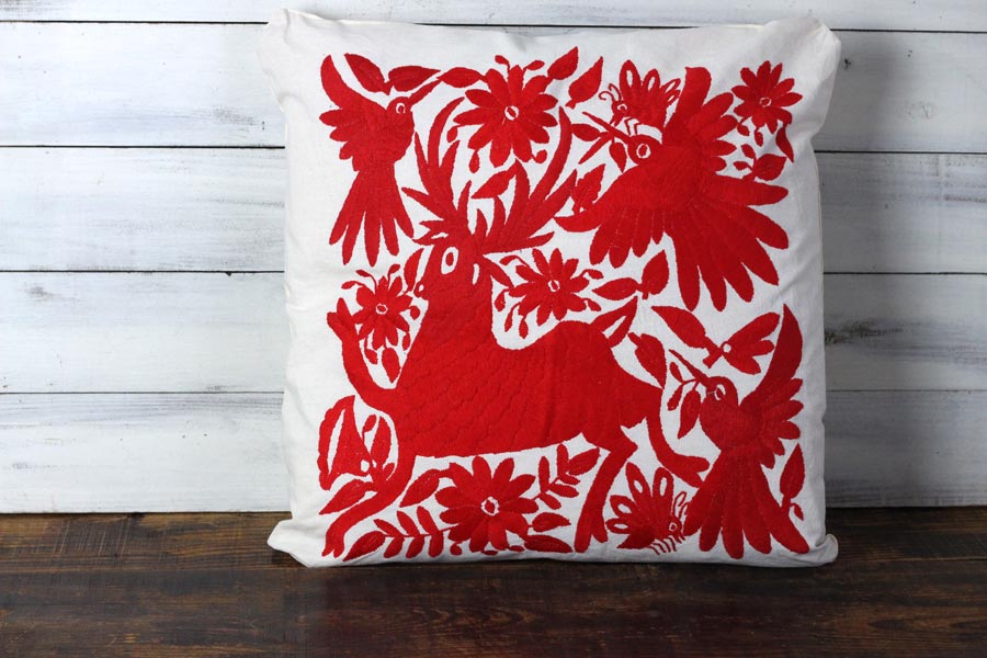 メキシコのオトミ族のレッドのサテンステッチ刺繍のクッションカバー48