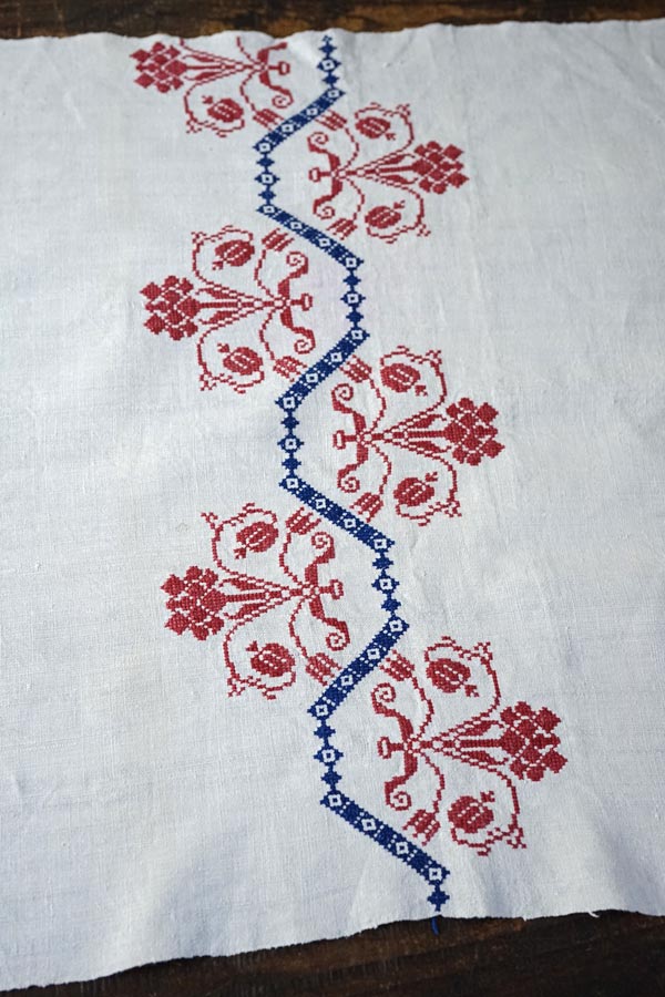 ハンガリー細かいクロスステッチ刺繍の美しいリネン50×110cm 1930年代