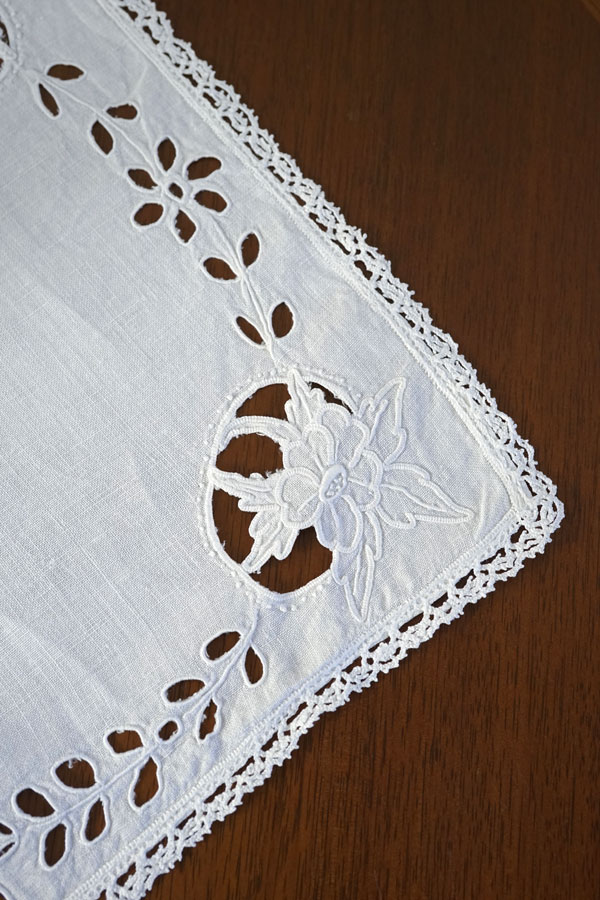【美品】フランスアンティーク 手刺繍カットワークとフリル カフェカーテン 美品】フランスアンティーク 手刺繍カットワークとフリル カフェ