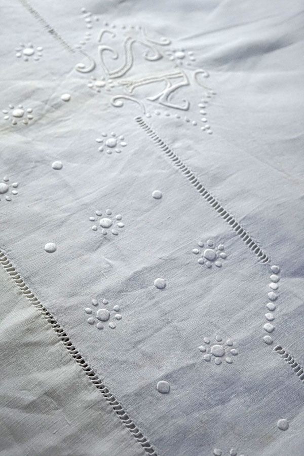 貴重　フランスアンティーク 手刺繍　モチーフ　ホワイトワーク 　ボネ 2 貴重 フランスアンティーク 手刺繍 モチーフ ホワイトワーク
