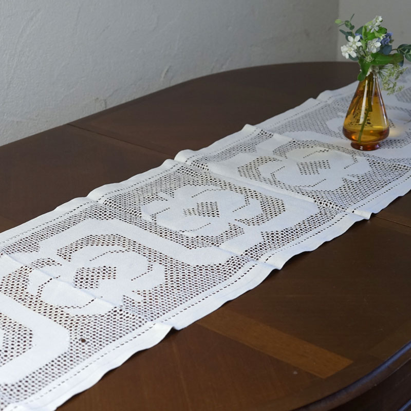 ヴィンテージイギリステーブルクロス　手刺繍　ドロンワーク　テーブルリネン アールデコのリネンにドロンワーク刺繍の涼し気なテーブル