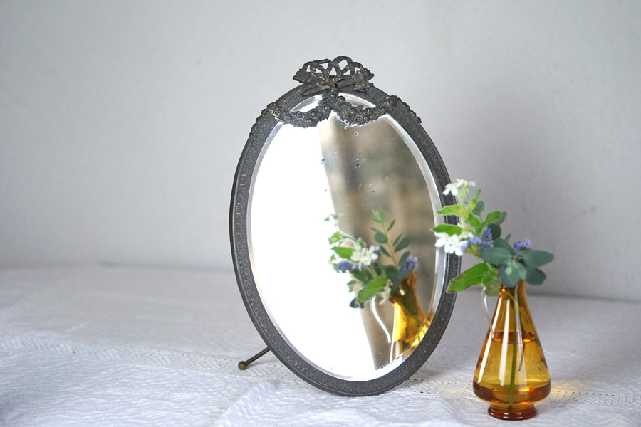 アンティークの重量感のあるリボンとガーランド付オーバルミラー36