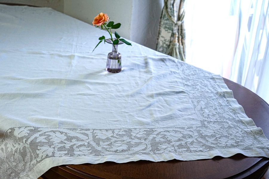 イタリアのドロンワークの芸術/世紀を超えたテーブルリネン165