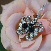【チェコ】1900年代 アンティーク ブローチ ガラスストーン グレー シルバー チェコのシルバーメタルにマーカサイトのお花ブローチ1950年代頃