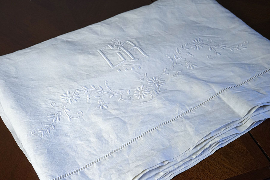 アンティーク アペンツェル刺繍レース 笛を吹く天使 ブルーニードルワーク クロス アンティーク アペンツェル刺繍レース 笛を吹く天使 ブルー