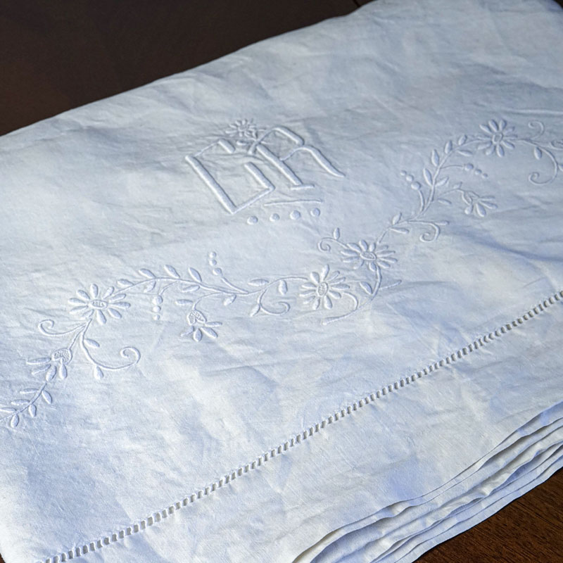 19C末頃のフランス製ホワイトワーク刺繍の「ドラ」（ベッド