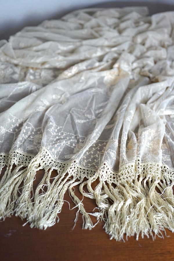 アンティーク ドイツフィギュリン 本を読むローズガーデンのエンジェル 秘蔵の逸品 】エンブロイダリーアンティークチュールカーテンW155