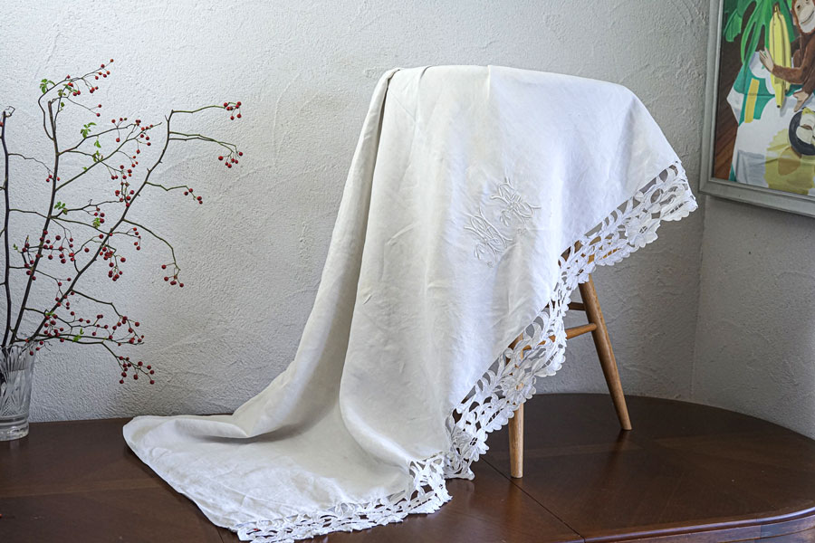 フランスアンティークカットワーク刺繍とモノグラムHG入りリネンシーツ