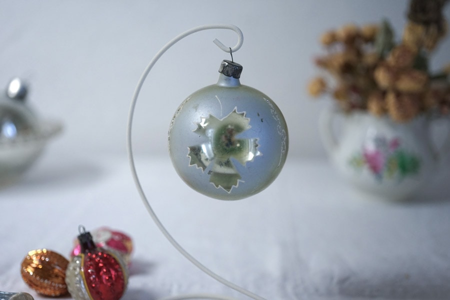 ポーランドの吹きガラスのオーナメント ボンブキグレーッシュな葉っぱ