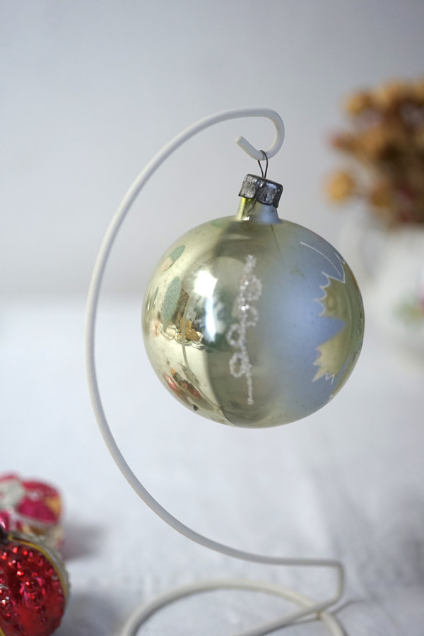 ポーランドの吹きガラスのオーナメント ボンブキグレーッシュな葉っぱ