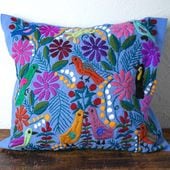 メキシコのオトミ族のサテンステッチ刺繍のカラフルなクッションカバー