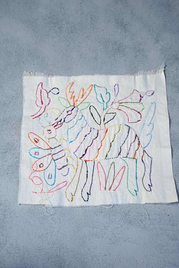 メキシコ・オトミ族のテナンゴ刺繍・シカと蝶24×22cm ge-1157の通販