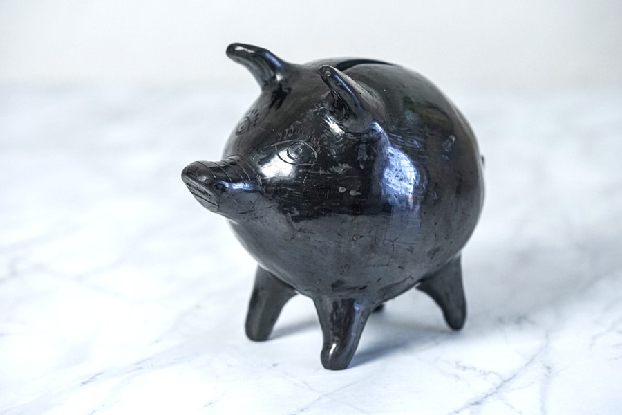 メキシコ・オアハカ黒い陶器のぶたさんの貯金箱16×13.5×10cm gt-1140の