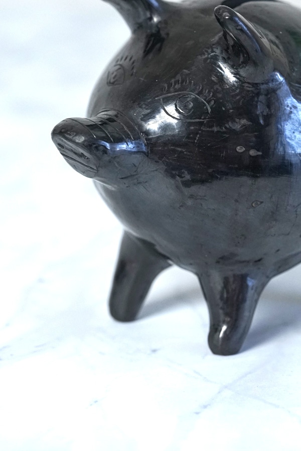 メキシコ・オアハカ黒い陶器のぶたさんの貯金箱16×13.5×10cm gt-1140の