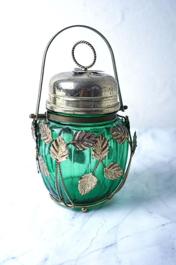 緑ガラスの入れ物 オルゴールつき 蓋を開ければ、そこは舞踏会。フランスから届いたオルゴール仕掛けの