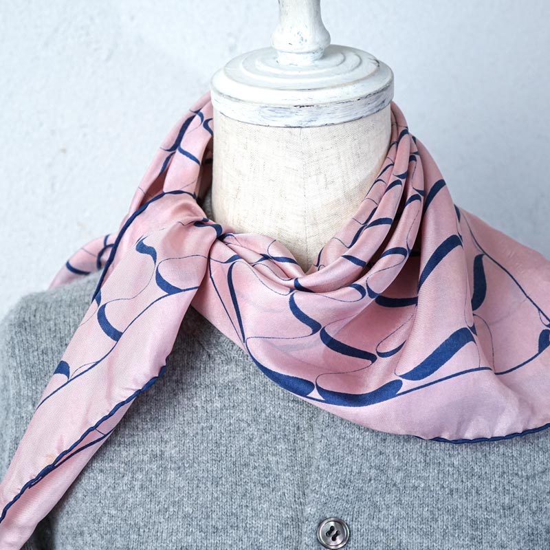 英国ヴィンテージ】Thinkell 桜色とネイビーウェーブのシルクスカーフ