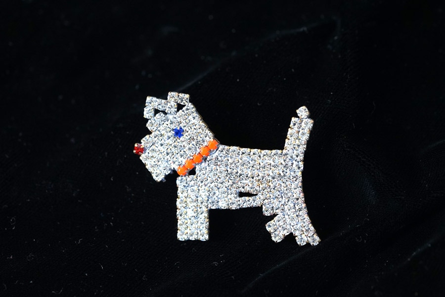 1960s チェコガラス キラキラな犬のヴィンテージブローチ4.5×4cm ga