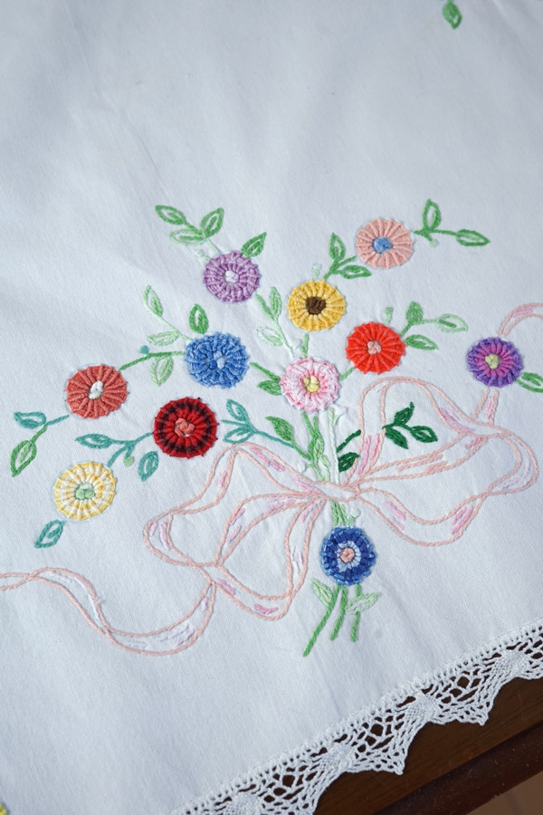 フランスフラワーブーケ刺繍のテーブルランナー43×110cm ge-1196の通販