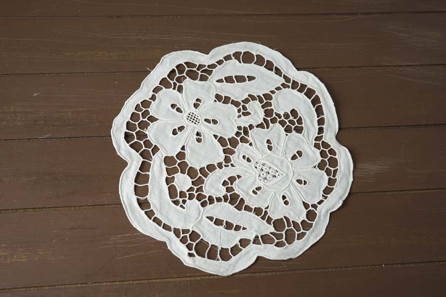 アンティークカットワーク刺繍のマット20.5cm ge-1204の通販｜こよなく