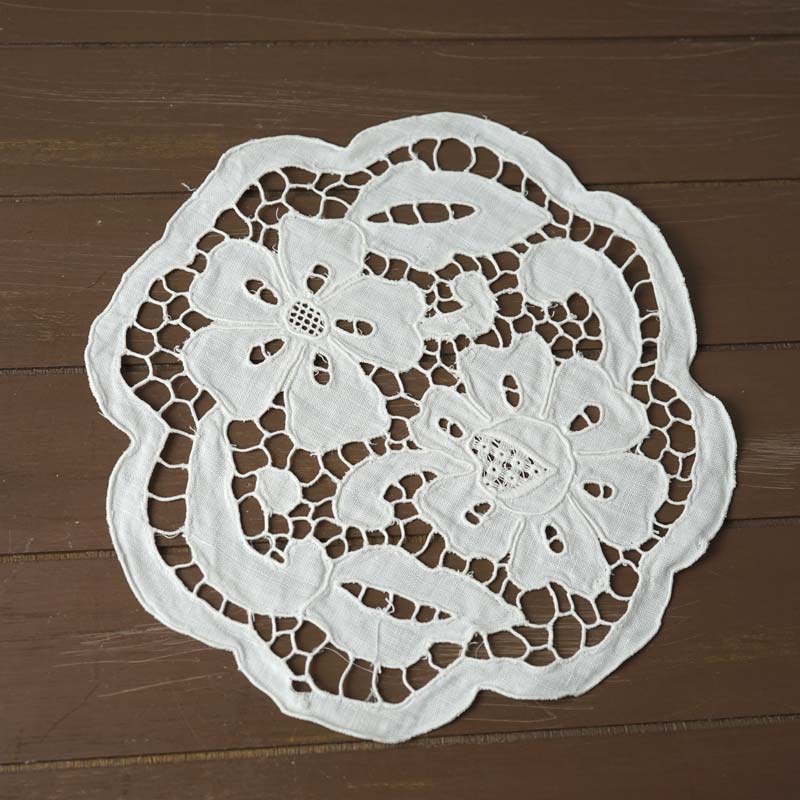 アンティークカットワーク刺繍のマット20.5cm ge-1204の通販｜こよなく