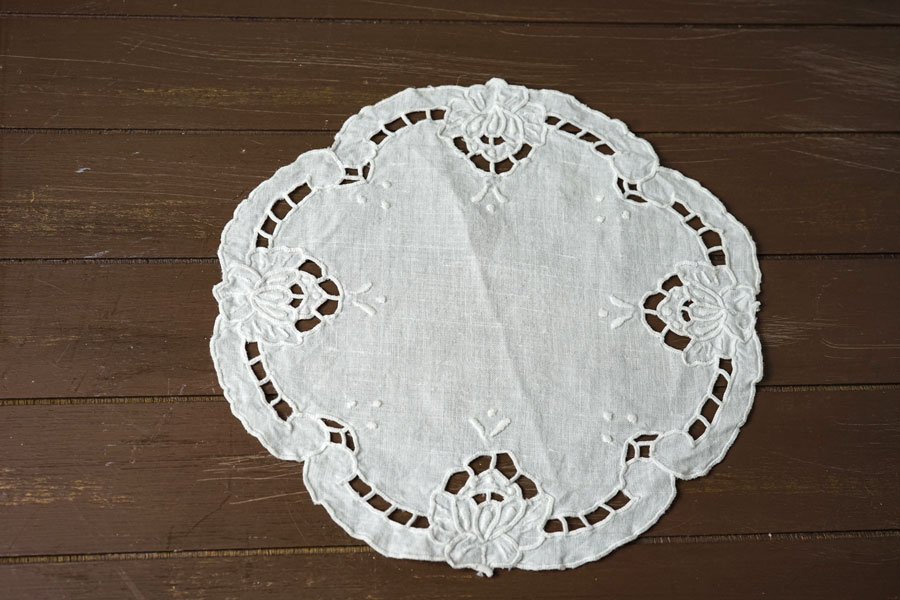 アンティークカットワーク刺繍のマット22.5cm ge-1205の通販｜こよなく