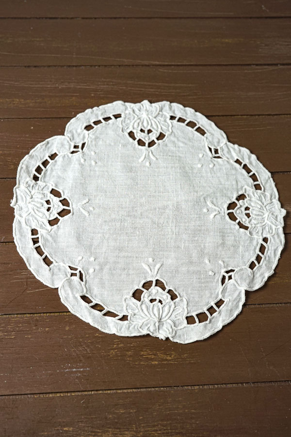 アンティークカットワーク刺繍のマット22.5cm ge-1205の通販｜こよなく