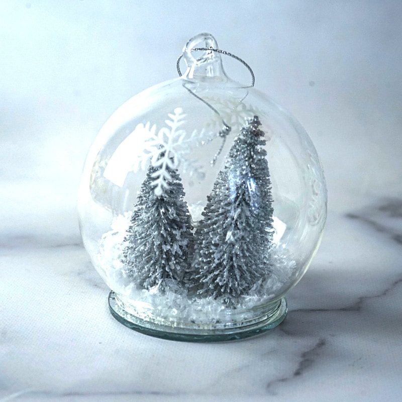 Liberty London雪降るクリスマスの情景 ガラスドームオーナメント W8cm