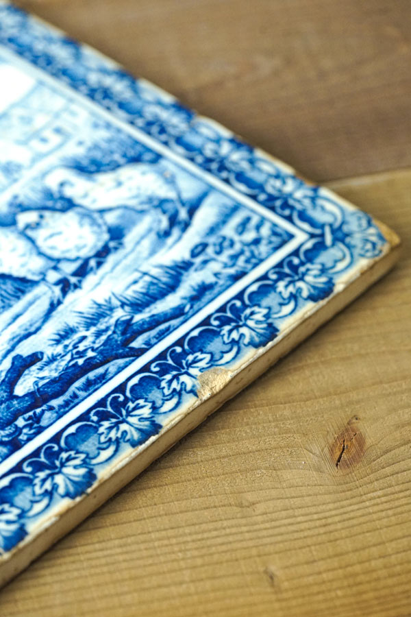 フランスアンティークタイル 田園風景の中での鳥のファミリー