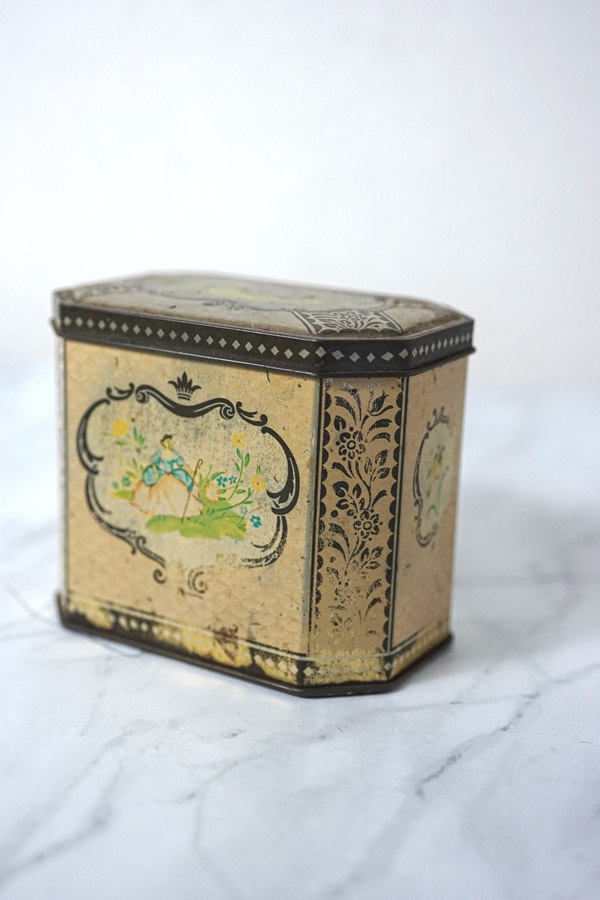 �����ꥹ�Υ���Υ���ǥ����Υƥ����W11.5��D7.7��H10cm 1940ǯ�庢 gk-655