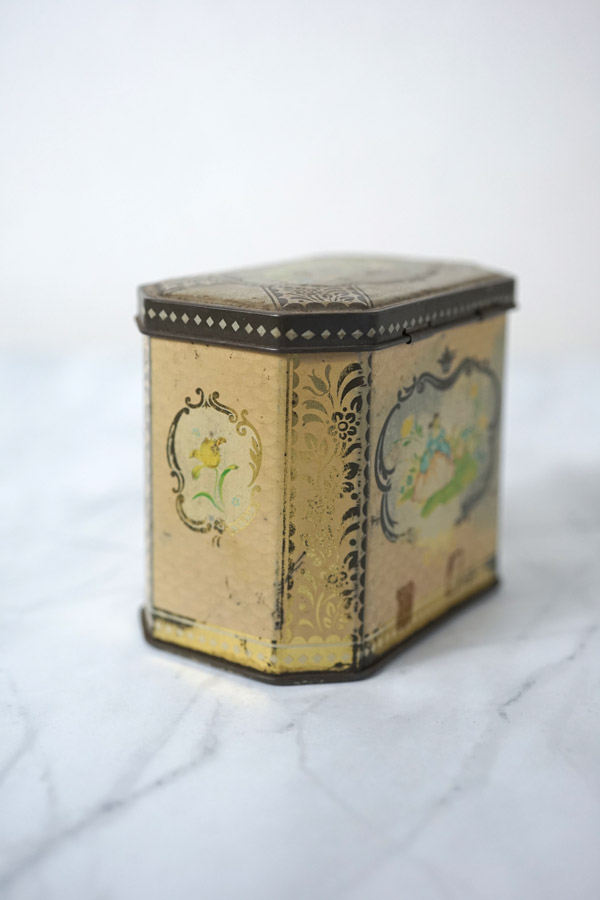 �����ꥹ�Υ���Υ���ǥ����Υƥ����W11.5��D7.7��H10cm 1940ǯ�庢 gk-655