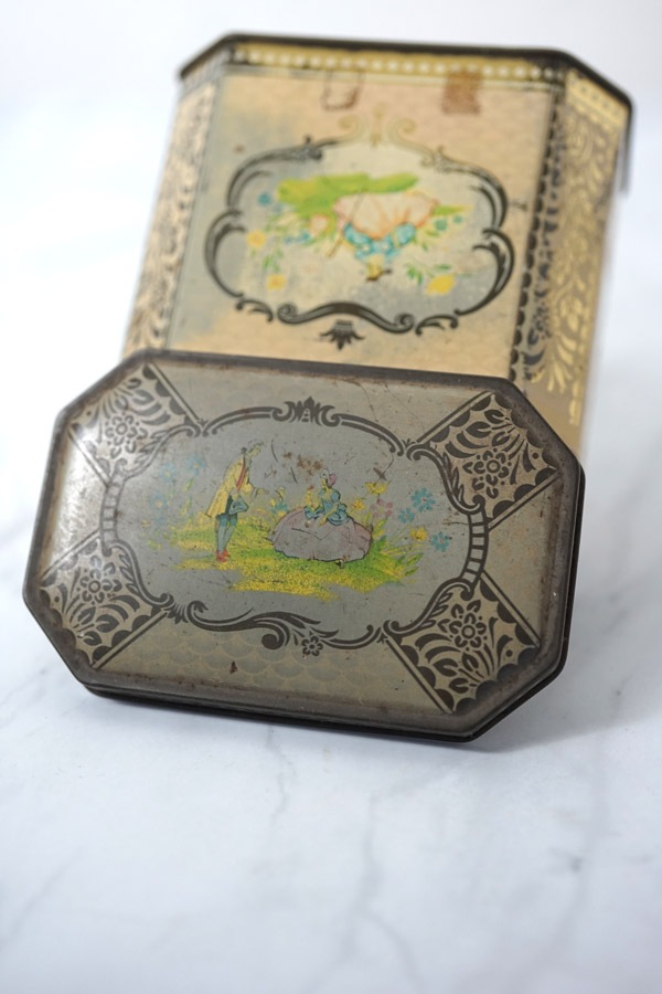 �����ꥹ�Υ���Υ���ǥ����Υƥ����W11.5��D7.7��H10cm 1940ǯ�庢 gk-655