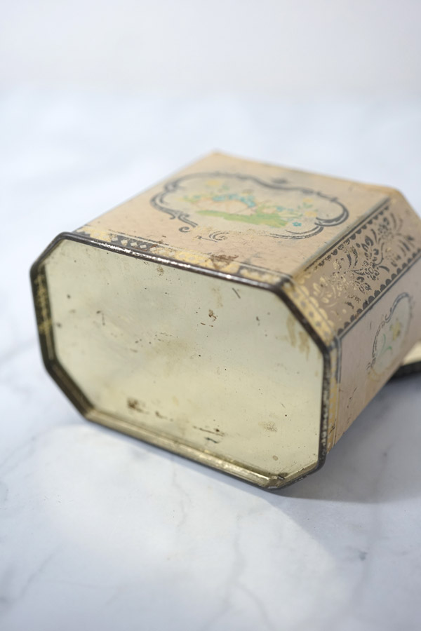 �����ꥹ�Υ���Υ���ǥ����Υƥ����W11.5��D7.7��H10cm 1940ǯ�庢 gk-655