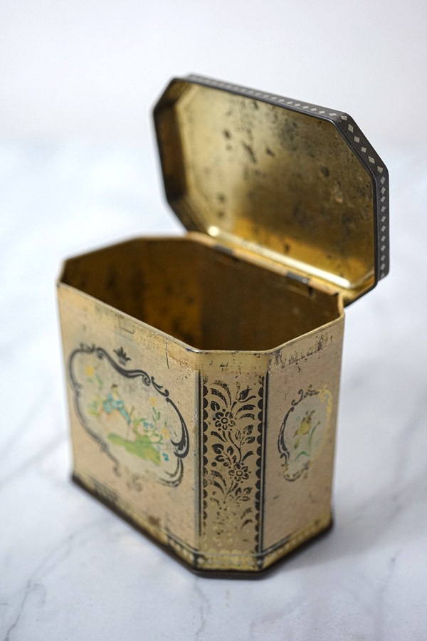 �����ꥹ�Υ���Υ���ǥ����Υƥ����W11.5��D7.7��H10cm 1940ǯ�庢 gk-655