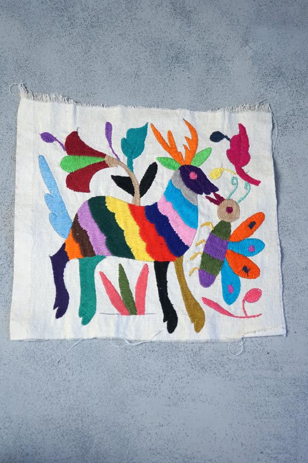 メキシコ・オトミ族のテナンゴ刺繍・シカと蝶24×22cm ge-1156の通販