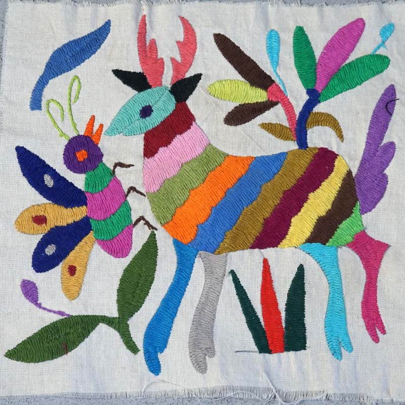 メキシコ・オトミ族のテナンゴ刺繍・シカと蝶24×22cm ge-1157の通販