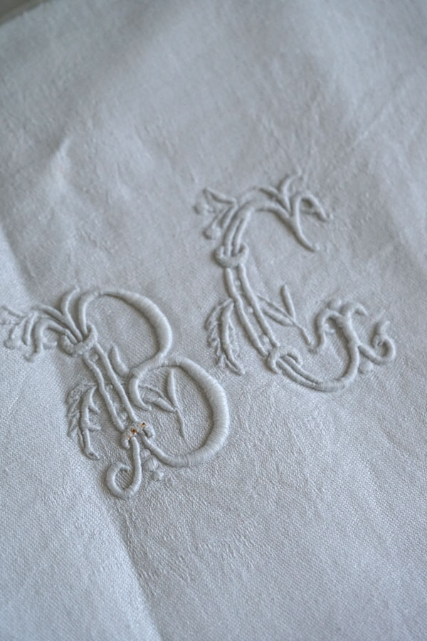 【美品】フランスアンティーク ダマスクリネン 手刺繍モノグラム エプロン 美品】フランスアンティーク ダマスクリネン 手刺繍モノグラム